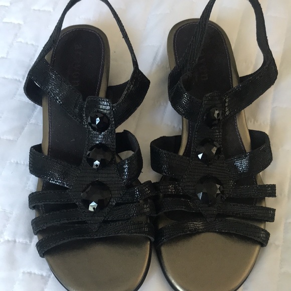 New Aravon Gladiator Style Sandals - Picture 2 of 8